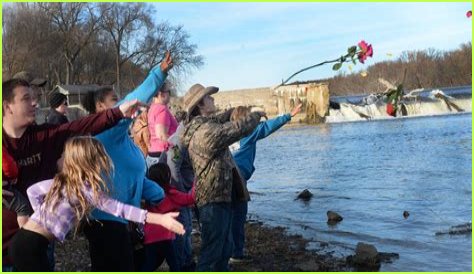 
			Tragic Loss: Hunter Skinner Remembered in Heartbreaking Obituary after Fatal Boating Accident		